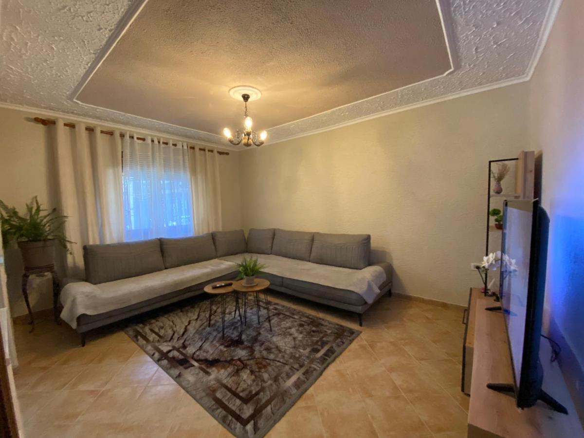 Lucas Apartment 2 Tirana Kültér fotó